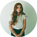 Portrait of Bek Rogers, photographer sharing experience with foto.umbii.boo's gallery and website tools.