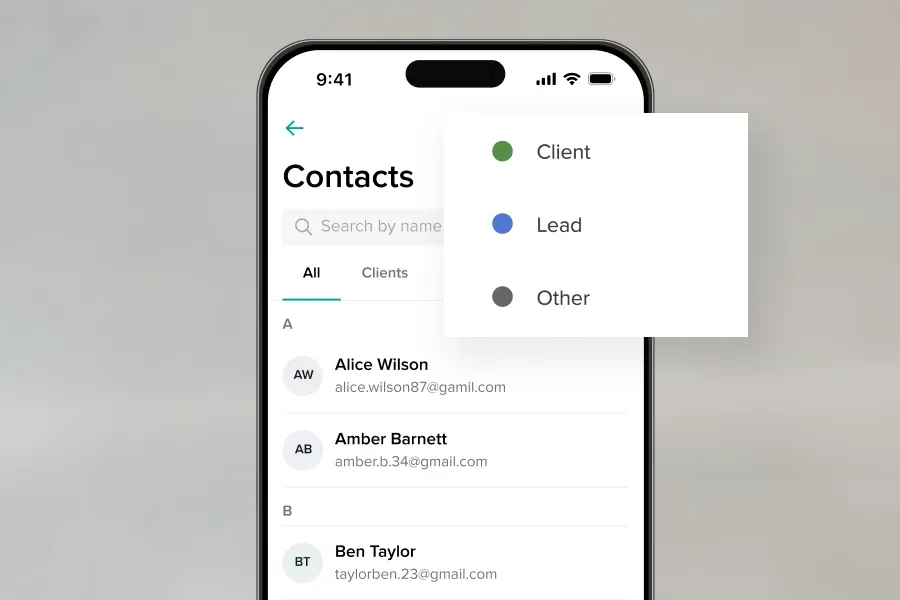 foto.umbii.boo mobile contacts list sorted by client status with options for clients, leads, and others